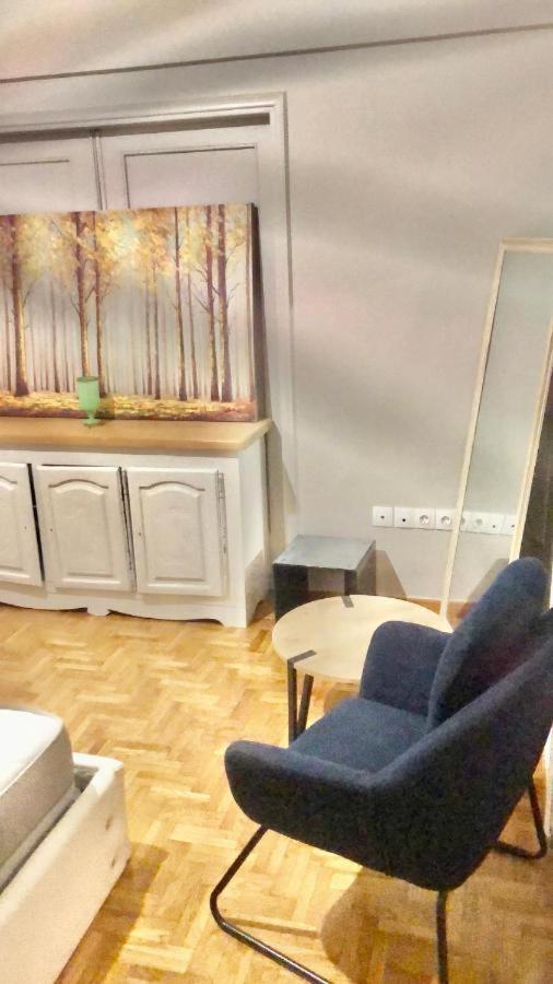 Economy Shared Apartment D In Central Афины Экстерьер фото